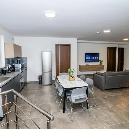 Family 2-bedroom Maisonette - By Hostmt * St. Paul's Bay