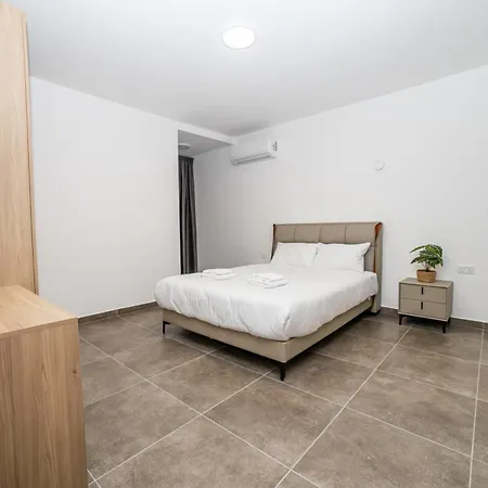 Apartment Family 2-bedroom Maisonette - By Hostmt *