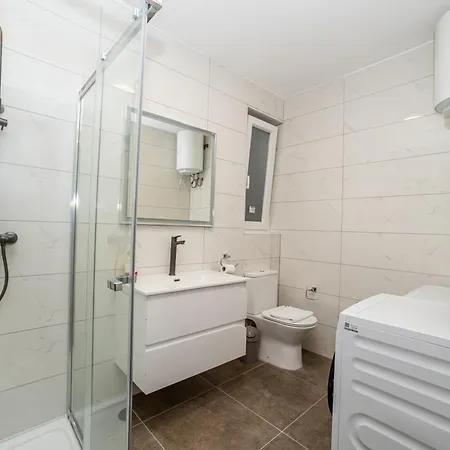 Apartment Family 2-bedroom Maisonette - By Hostmt