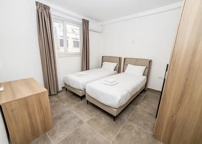 Family 2-bedroom Maisonette - By Hostmt Apartment *