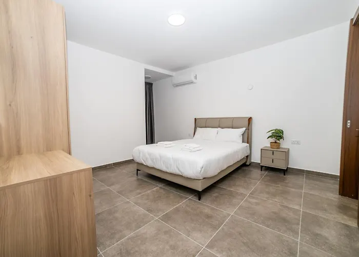 アパート Family 2-bedroom Maisonette - By Hostmt *